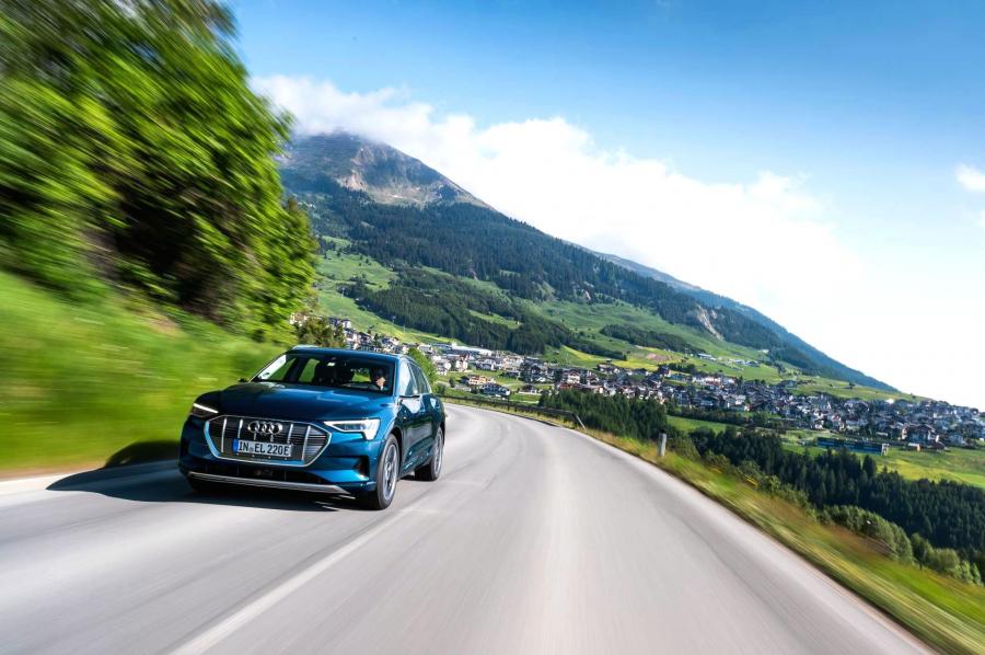  Audi e-tron 55 Quattro 2019 года  (WW) (фото 427 из 452)